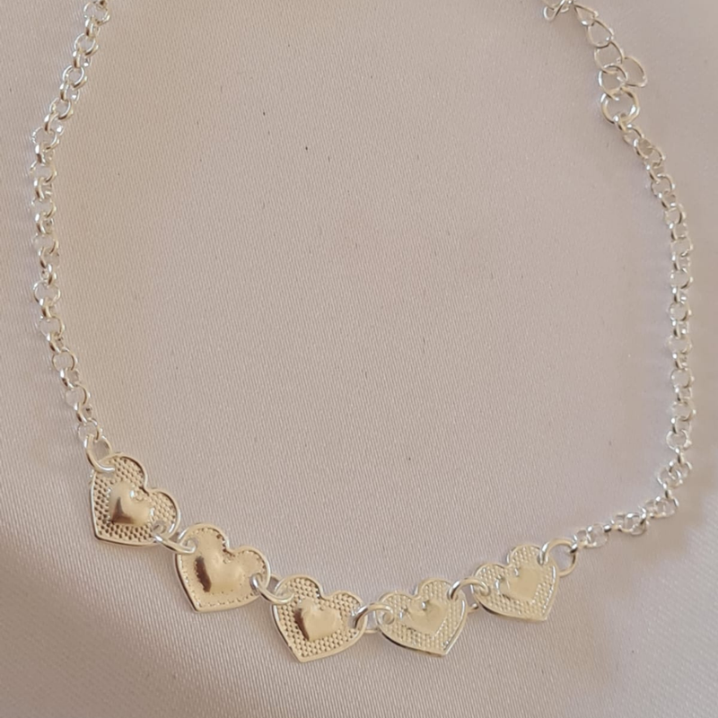 Pulseira Corações Texturizados Banhada em Prata