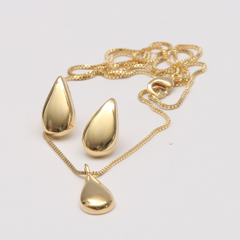 Conjunto de Colar e Brincos: Elegância em Gota Banhado a Ouro 18K