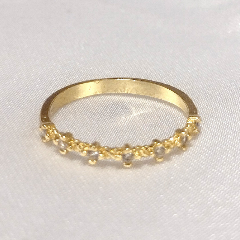 Anel Miniflores com Minizircônias banhado a Ouro 18K