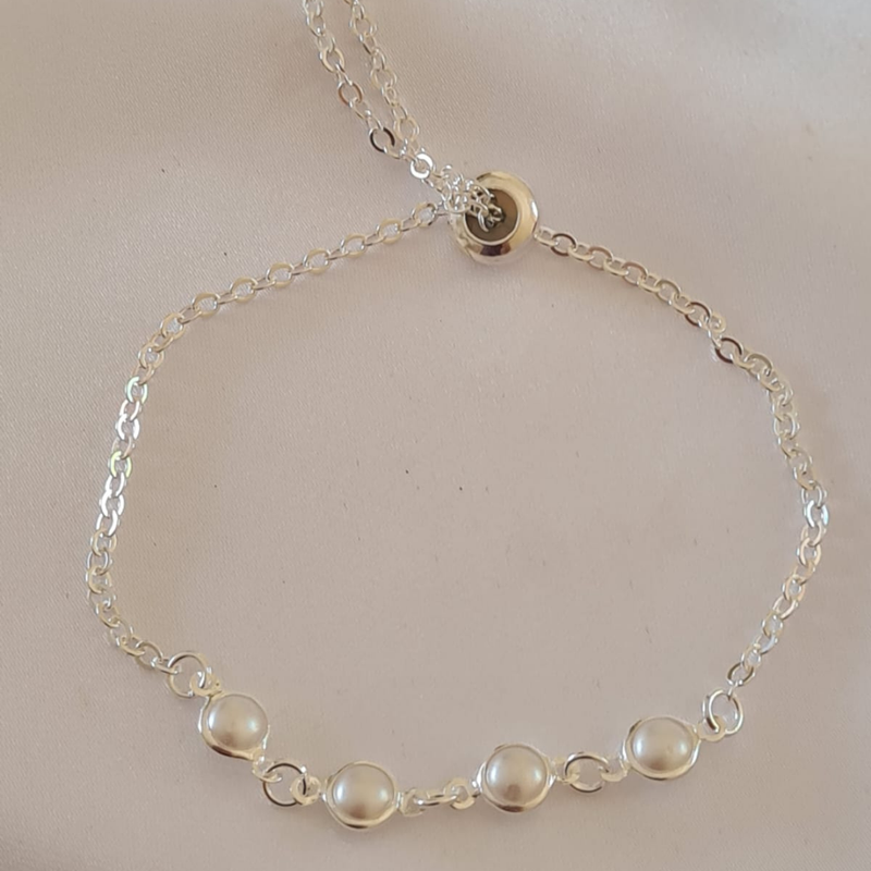 Pulseira Pérolas & Elos – Delicadeza Moderna