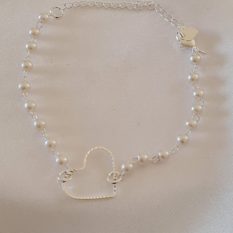 Pulseira Coração Delicado com Pérolas - Banhada em Prata