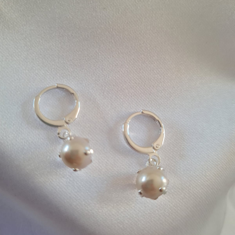 Conjunto clássico Colar e Brinco com Pérola Banhado em Prata