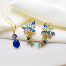 Conjunto Flor Azul e Verde com Colar e Brincos Banhados a Ouro 18K