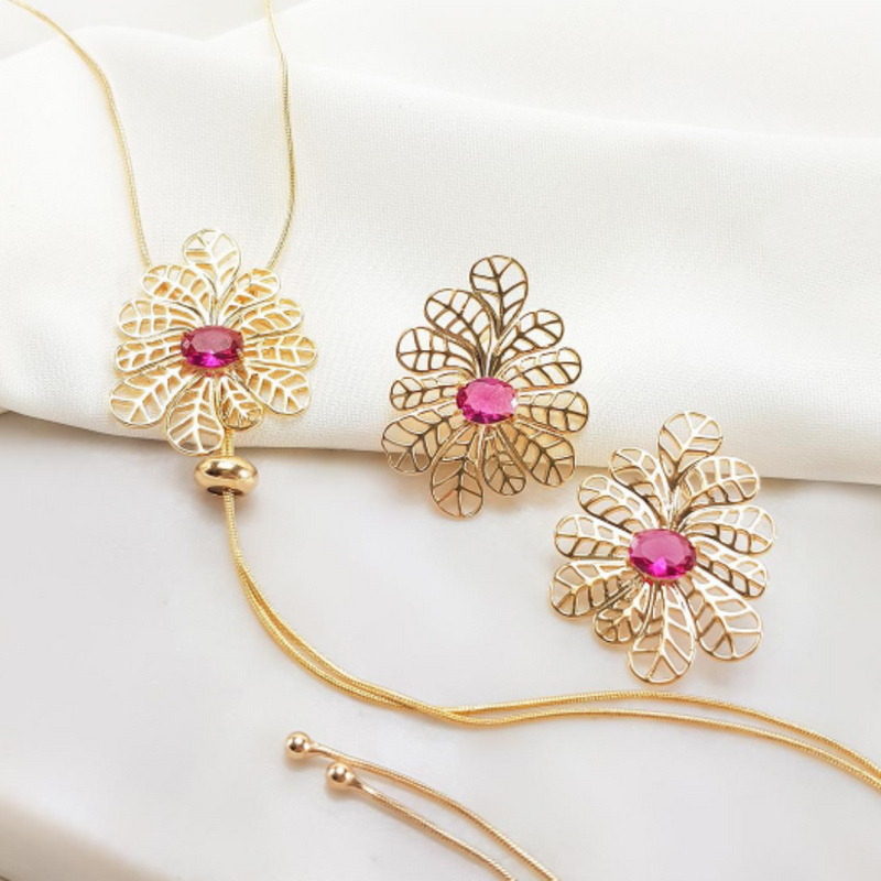 Conjunto Flor de Luxo com pedra em tom Rubi, Banhado a Ouro 18K