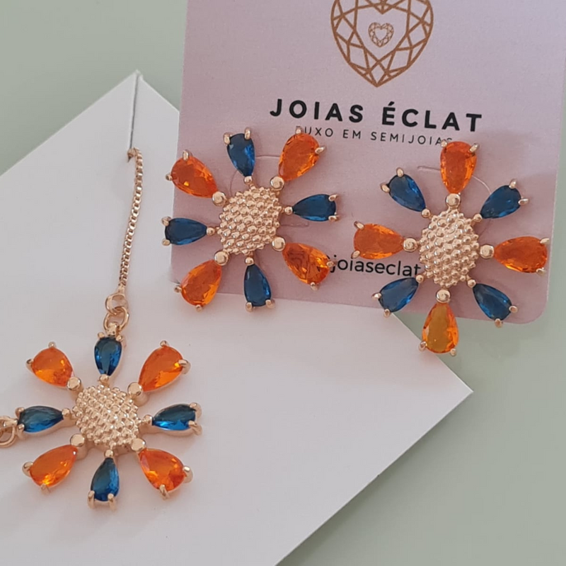 Conjunto Floral Banhado a Ouro com Pedras Laranja e Azuis