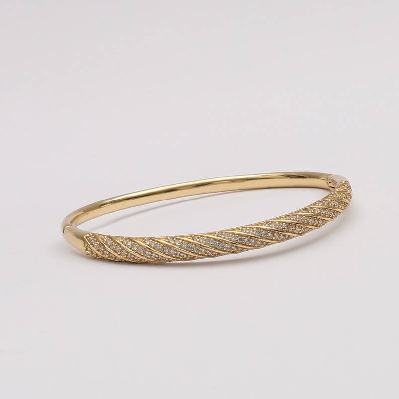 Bracelete cravejado com zircônias banhado no Ouro 18k