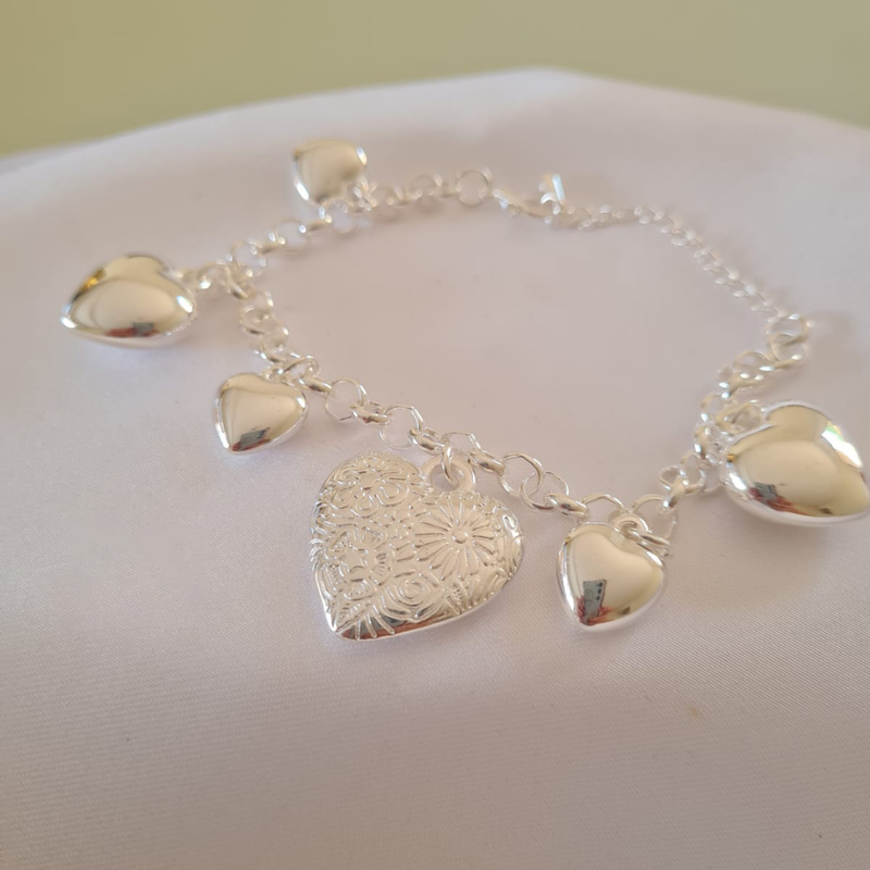 Pulseira Corações Charm - Branhada em Prata
