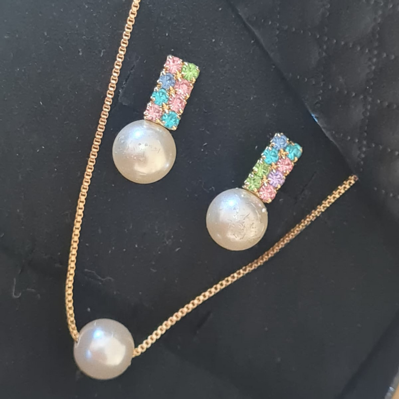 Brinco micro zircônias coloridas e pérola Banhado no Ouro 18K