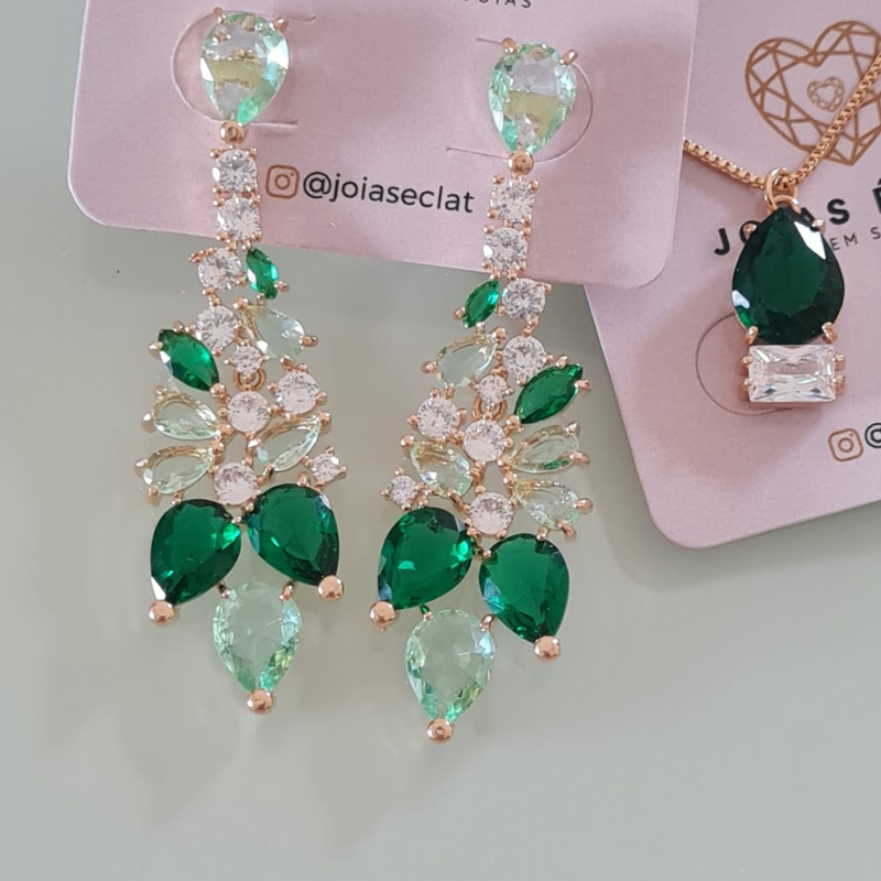 Conjunto Brincos Longos na cor Verde Esmeralda com Colar e Pingente